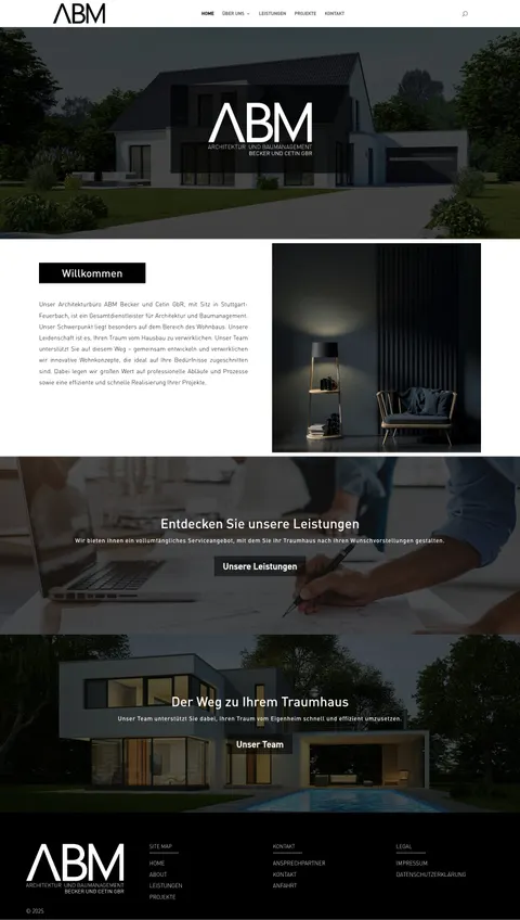 Komplette Startseite von ABM mit Logo über dem Foto eines Wohnhauses, Willkommenstext und Verweisen auf Leistungen und Team